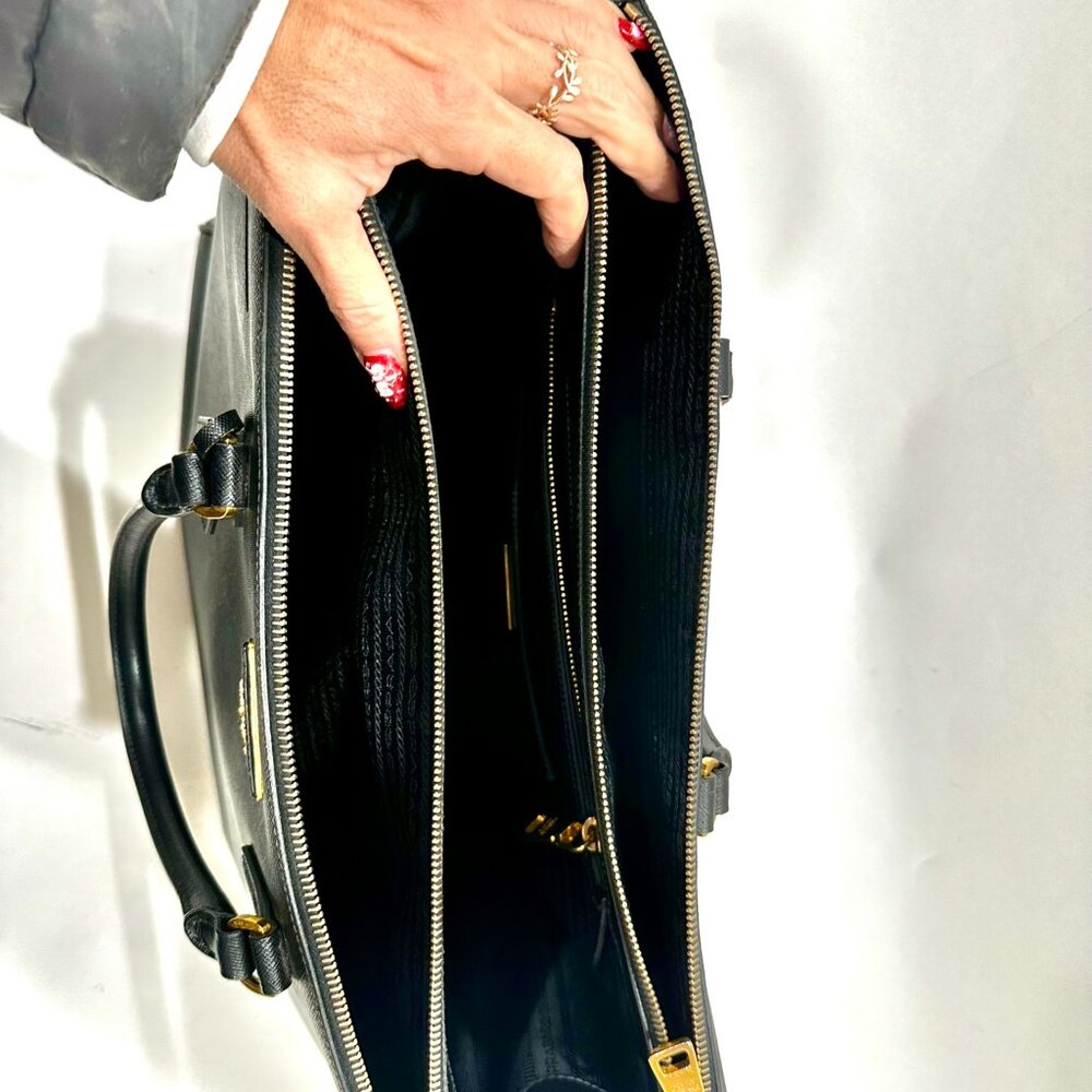 Prada Galleria Large Saffiano Bag - Picture 5 of 9